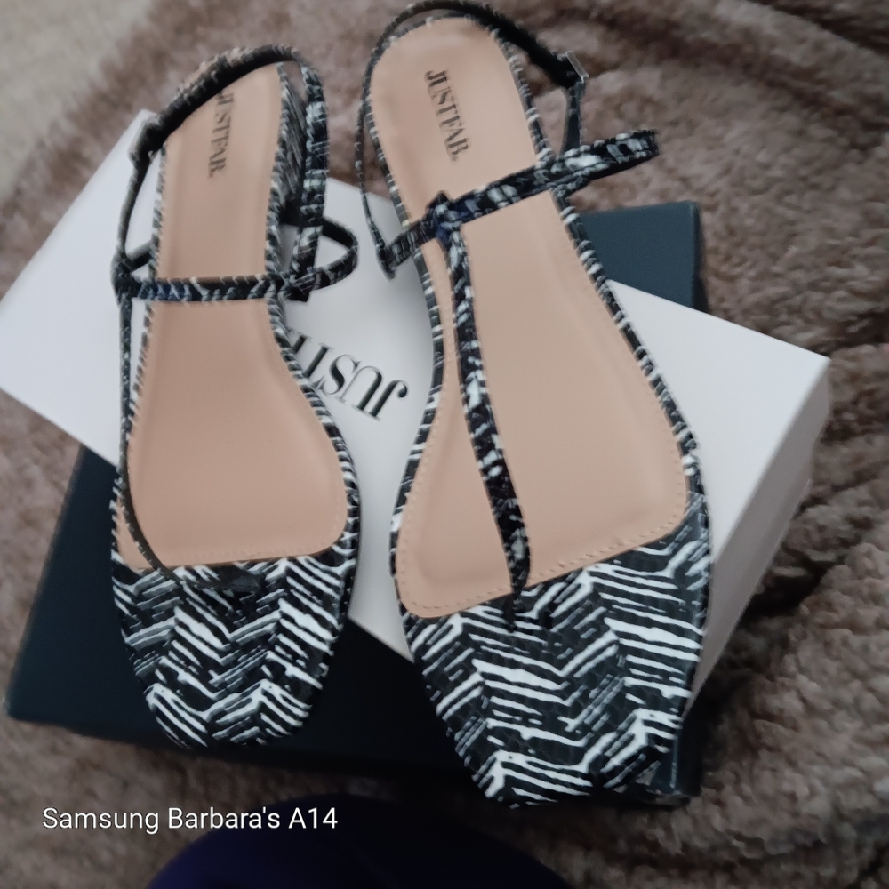 🦓 Zebra Print Flat Sandals 🦓